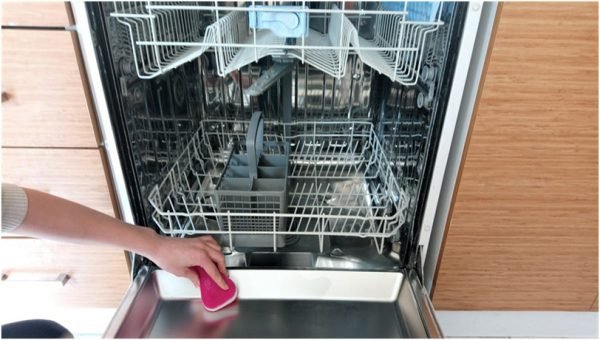 How clean dishwasher with vinegar