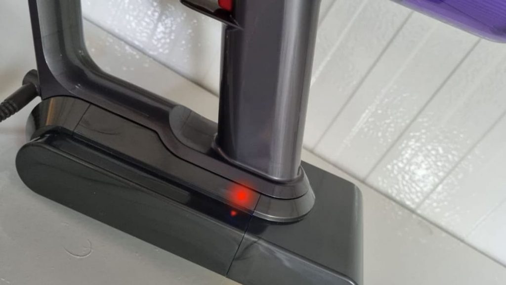 Dyson vacuum cleaner blinking red light