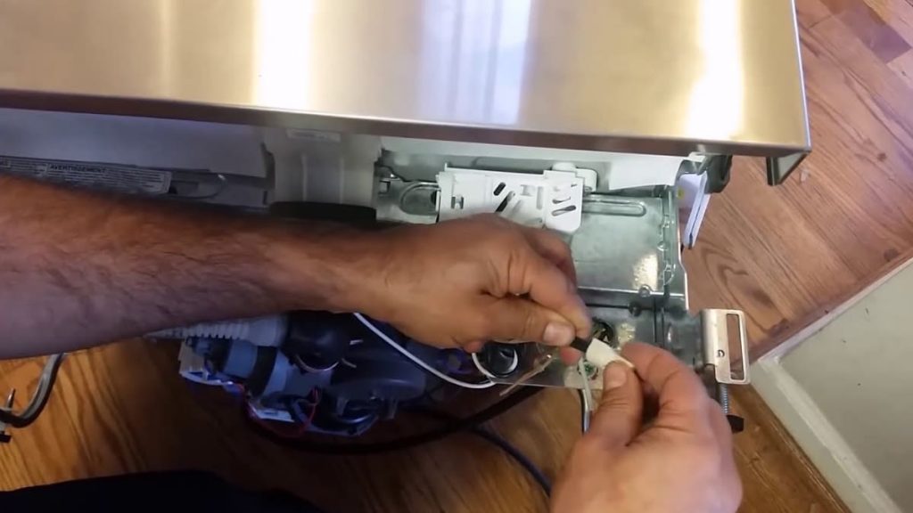 Advantages or pros of a dishwasher with a plug-in cable