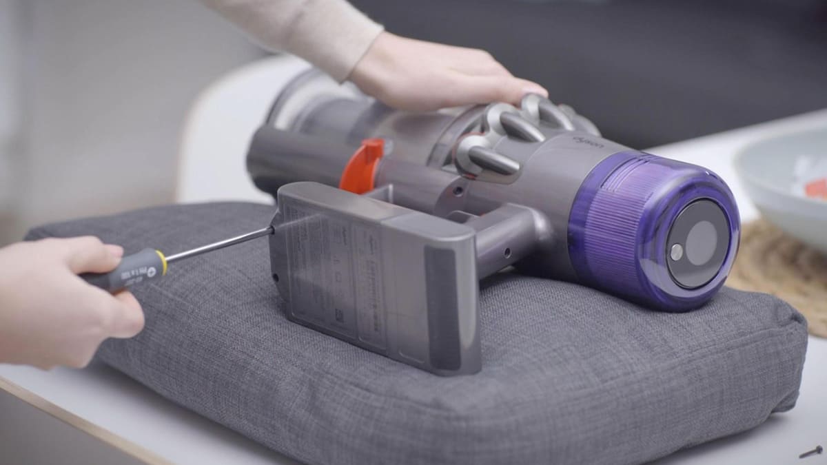 How to Change the Battery on a Dyson V6: A Simple Guide - TechBullion