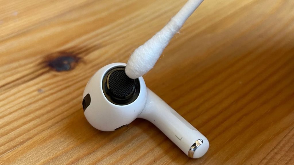 AirPods cleaning